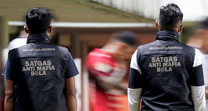 Katanya Sudah Dibubarkan, Lalu Siapa Orang-orang dengan Rompi Satgas Antimafia Bola?